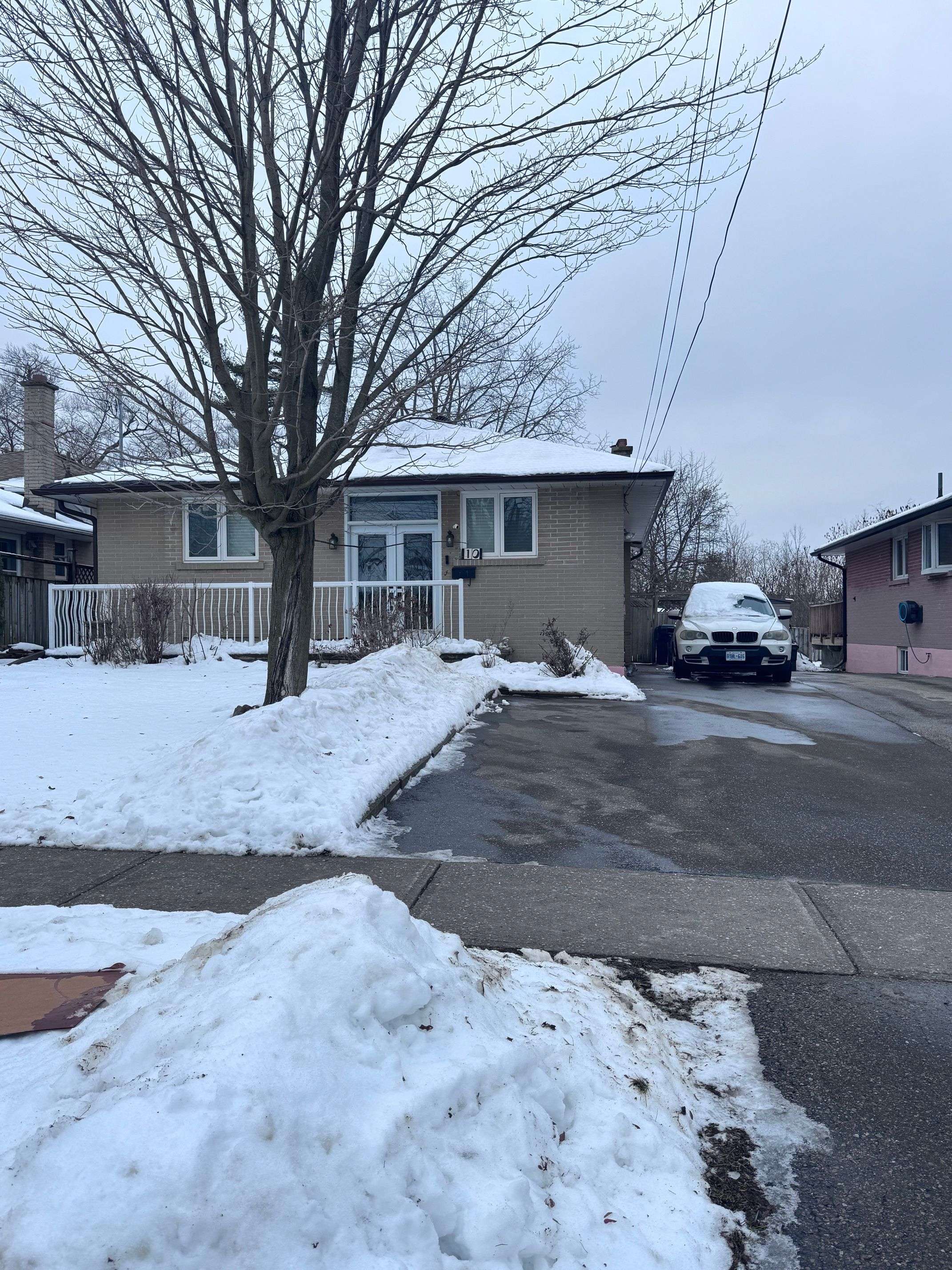Toronto E08, ON M1M 2A4,10 Oakridge DR #Bsmt