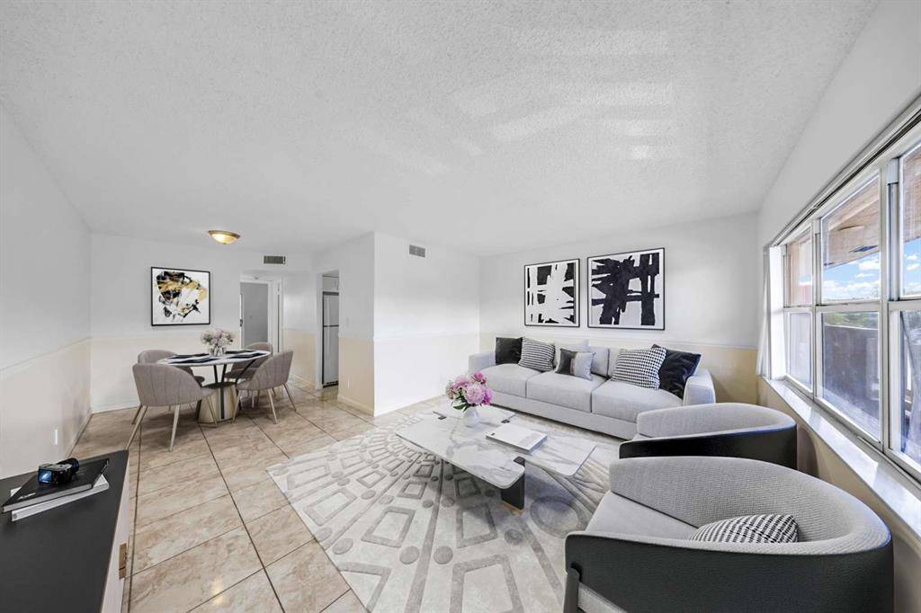 Sunrise, FL 33322,9101 Sunrise Lakes Blvd #216