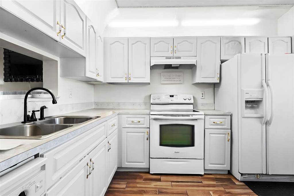 Pompano Beach, FL 33068,7951 Southgate Blvd #10F