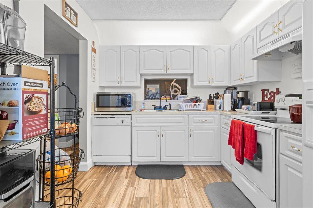 Pompano Beach, FL 33068,7951 Southgate Blvd #10F