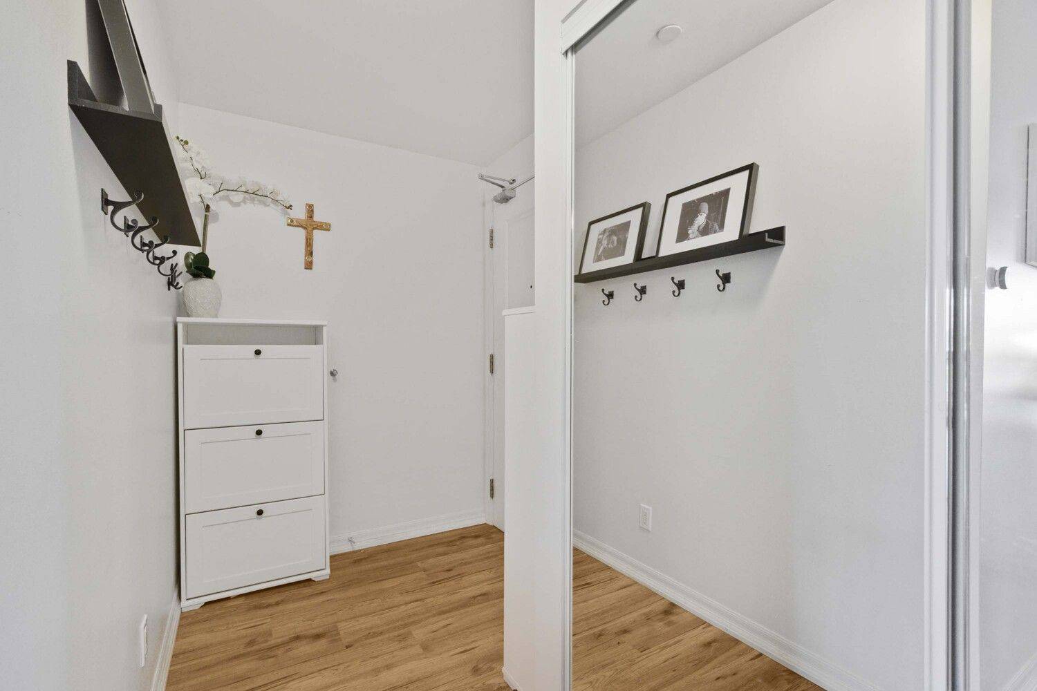 Toronto W06, ON M8W 0A3,3563 Lake Shore BLVD W #212