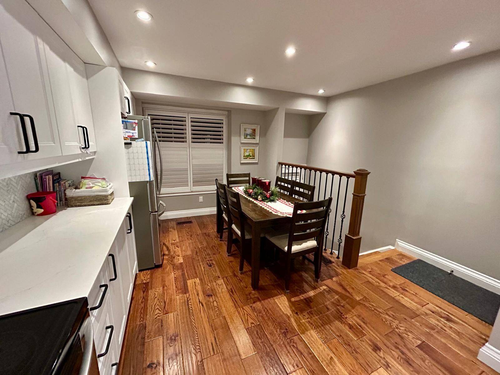 Oakville, ON L6H 7S9,435 English Rose LN #27