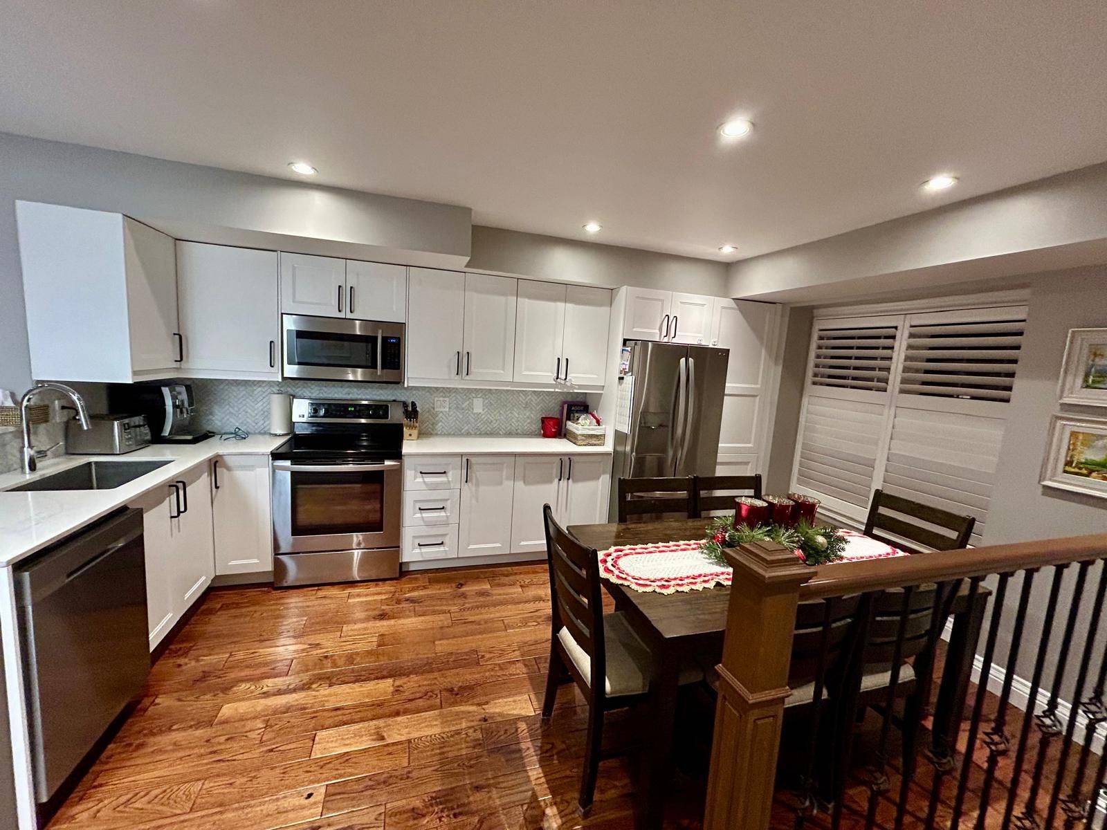 Oakville, ON L6H 7S9,435 English Rose LN #27