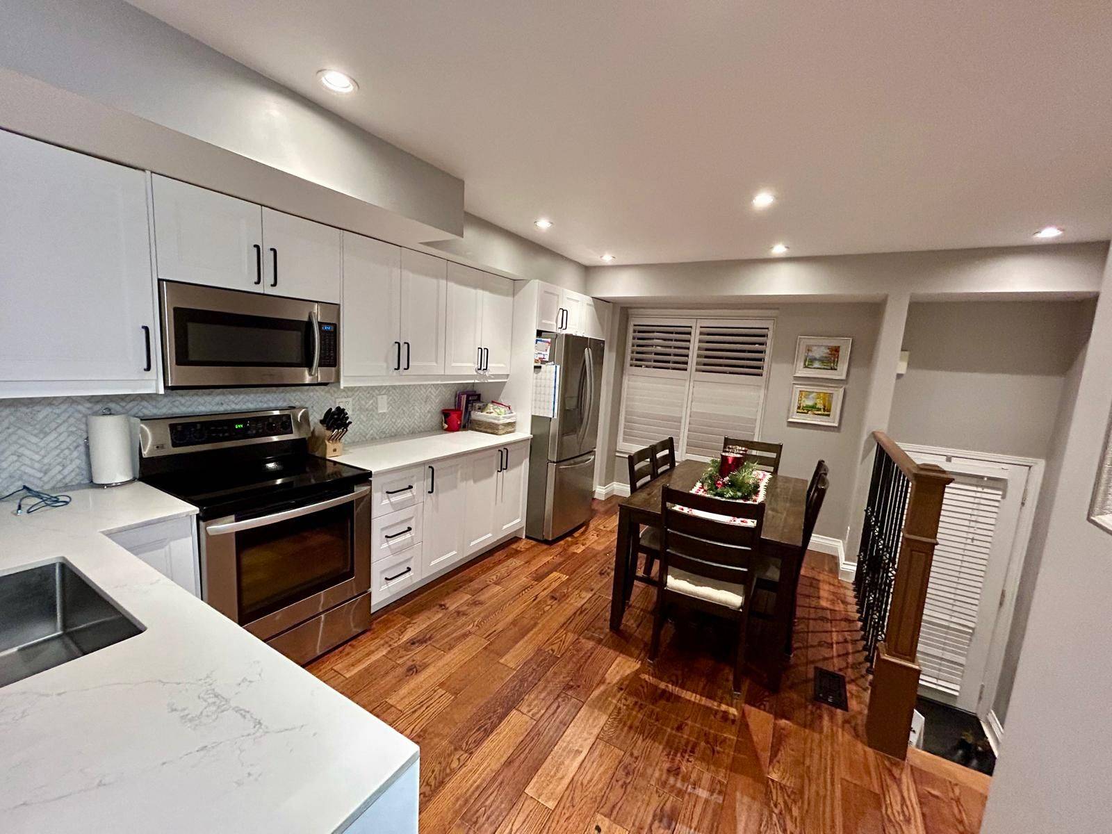 Oakville, ON L6H 7S9,435 English Rose LN #27