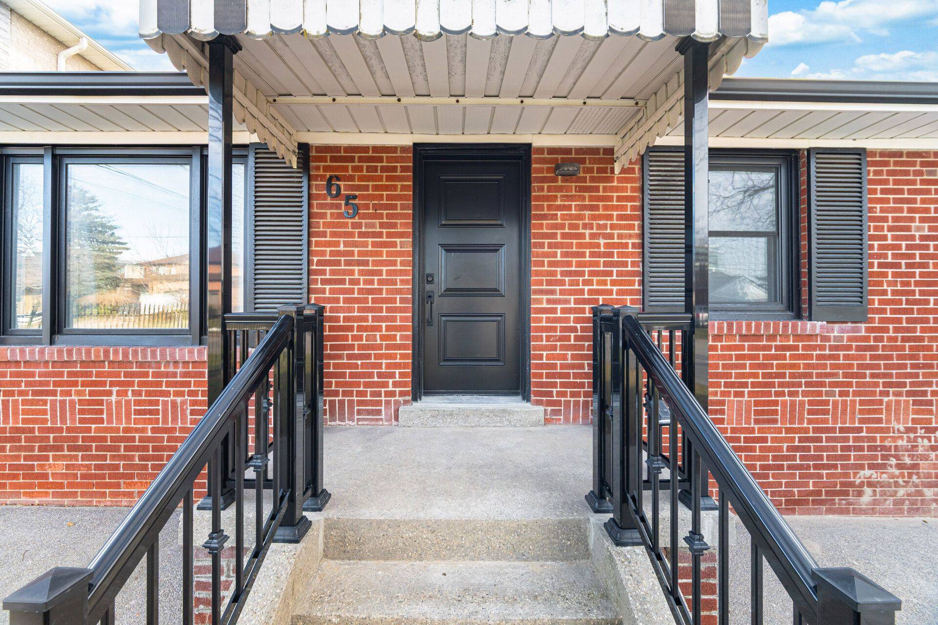 Toronto W05, ON M3K 1Y1,65 Cuffley CRES N