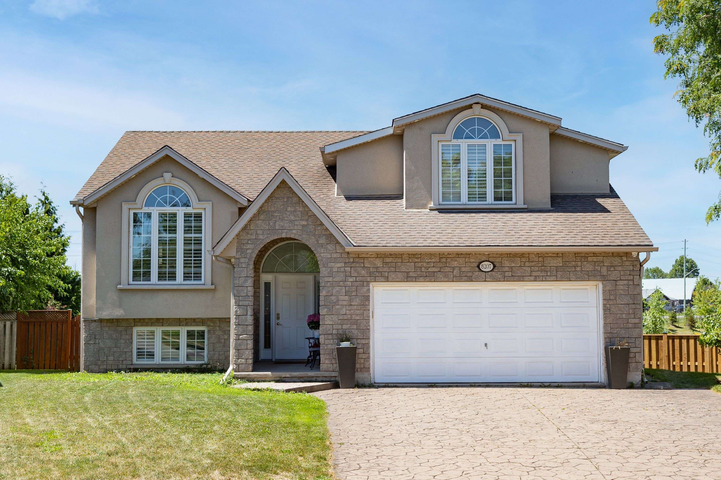 Niagara Falls, ON L2H 3K5,8207 Beaver Glen DR