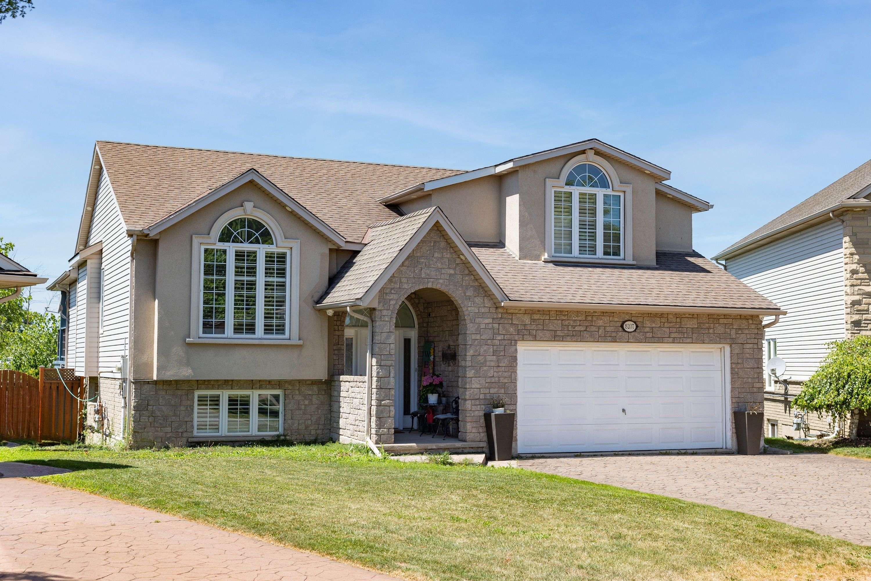 Niagara Falls, ON L2H 3K5,8207 Beaver Glen DR