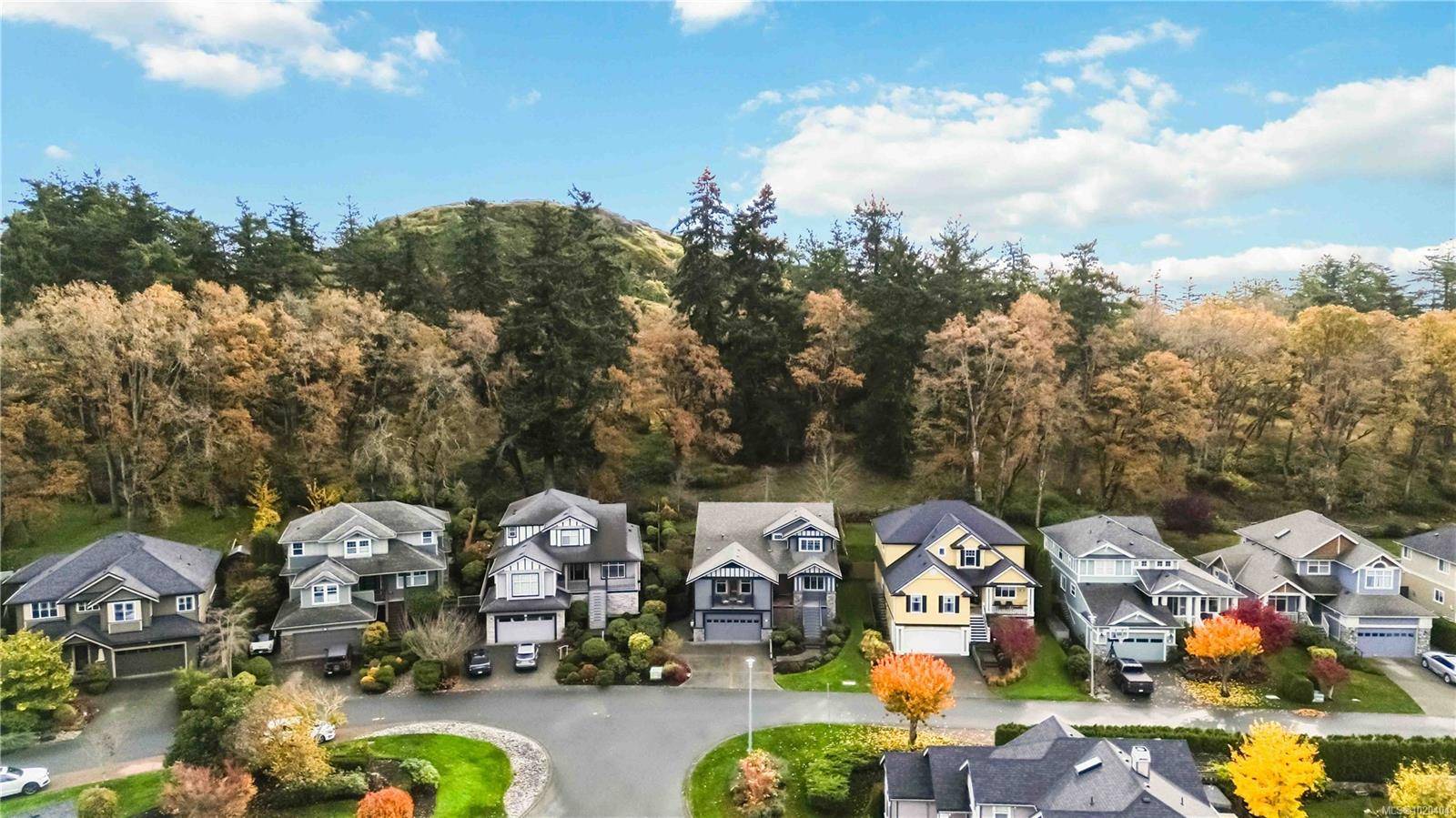 Saanich, BC V8X 5L1,805 Rogers Way