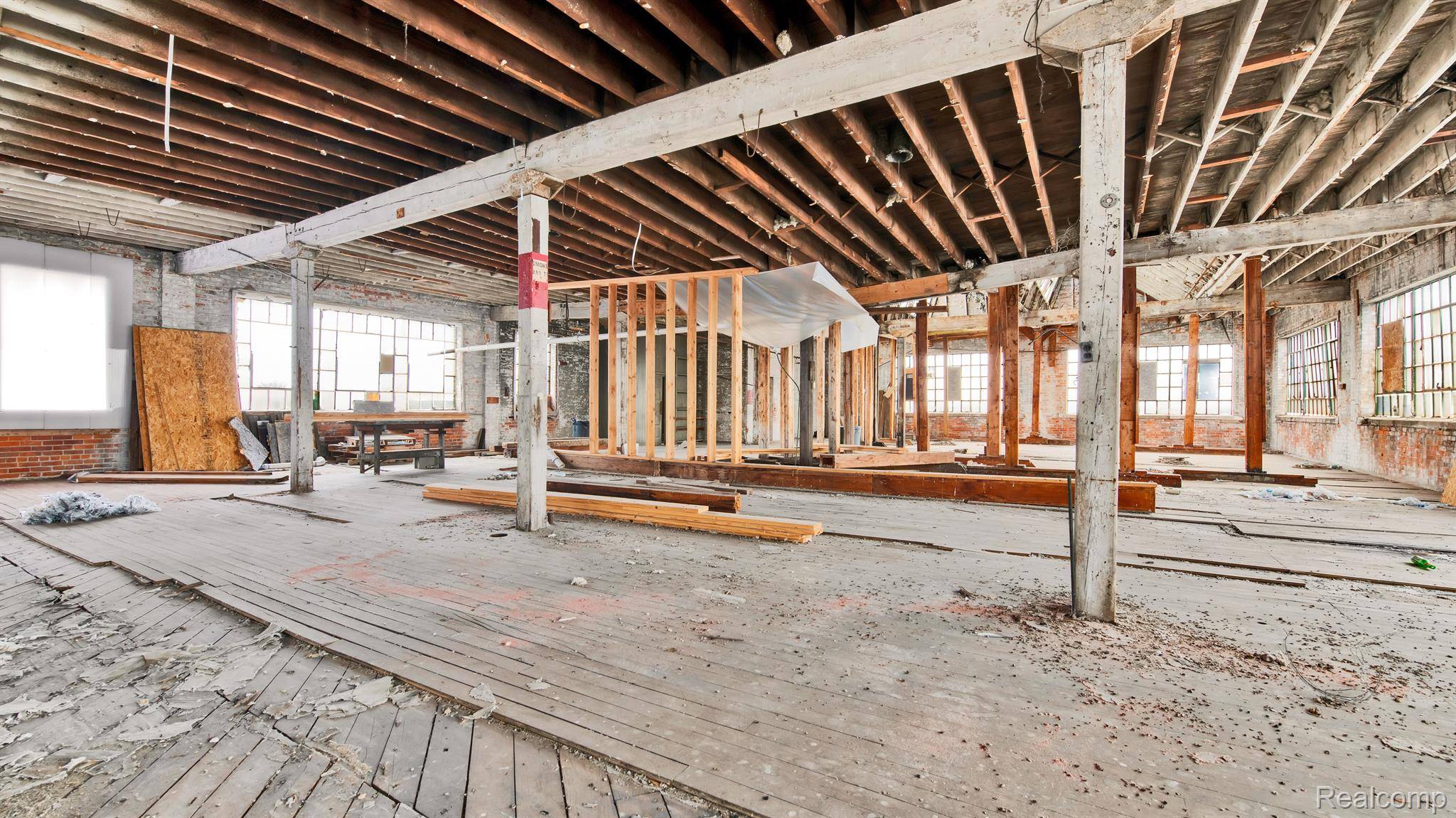 Detroit, MI 48207,2941 E WARREN AVE