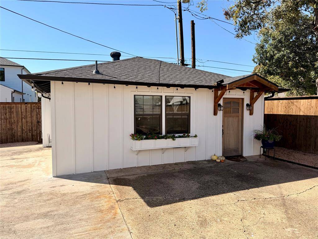 Dallas, TX 75218,315 Easton Road #B