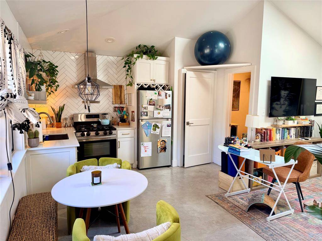 Dallas, TX 75218,315 Easton Road #B