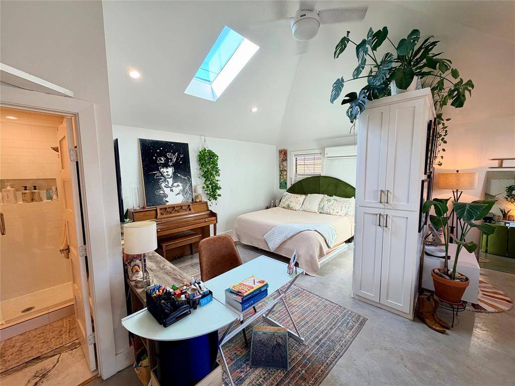 Dallas, TX 75218,315 Easton Road #B