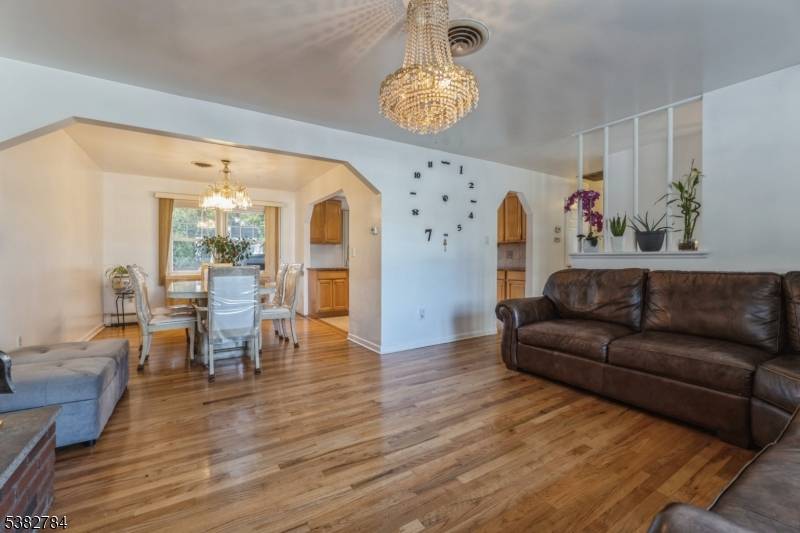 Saddle Brook Twp., NJ 07663,21 Kuhn Ct