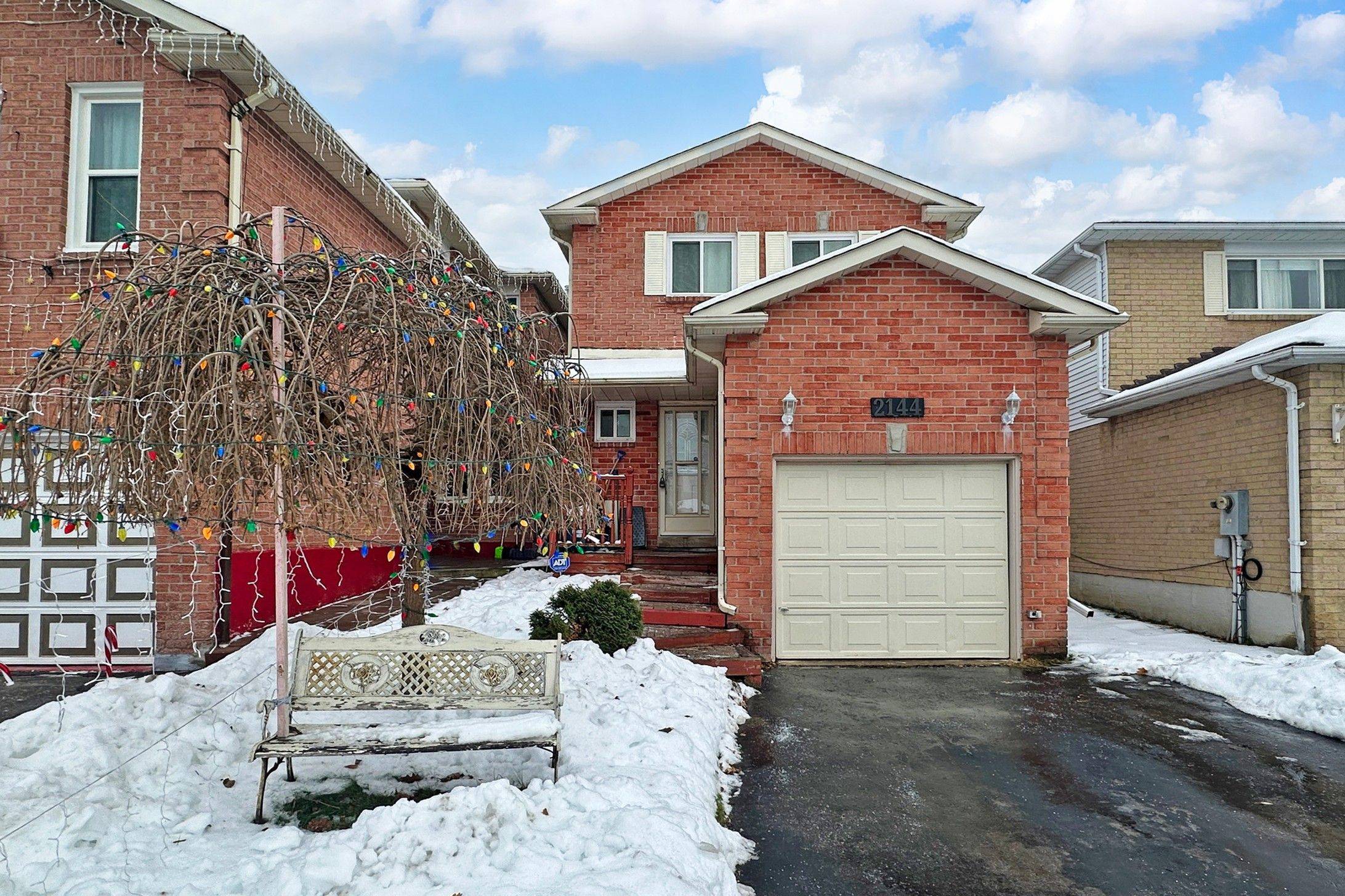 Pickering, ON L1X 2A5,2144 Duberry DR E