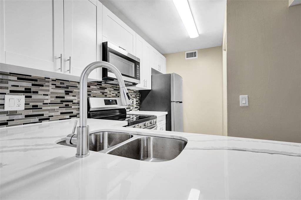 Plantation, FL 33324,10733 Cleary Blvd #101