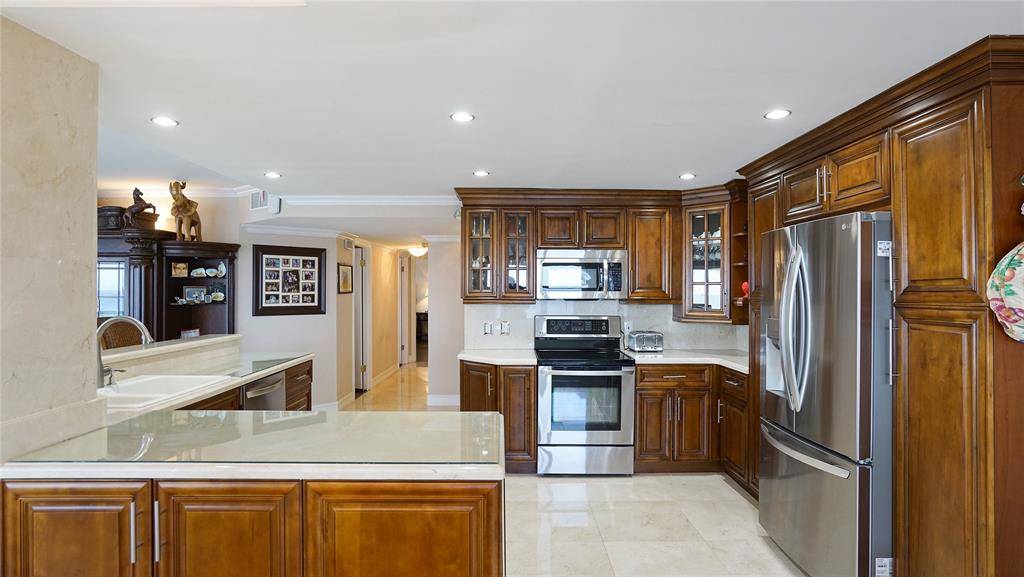 Fort Lauderdale, FL 33308,3410 Galt Ocean #802 N