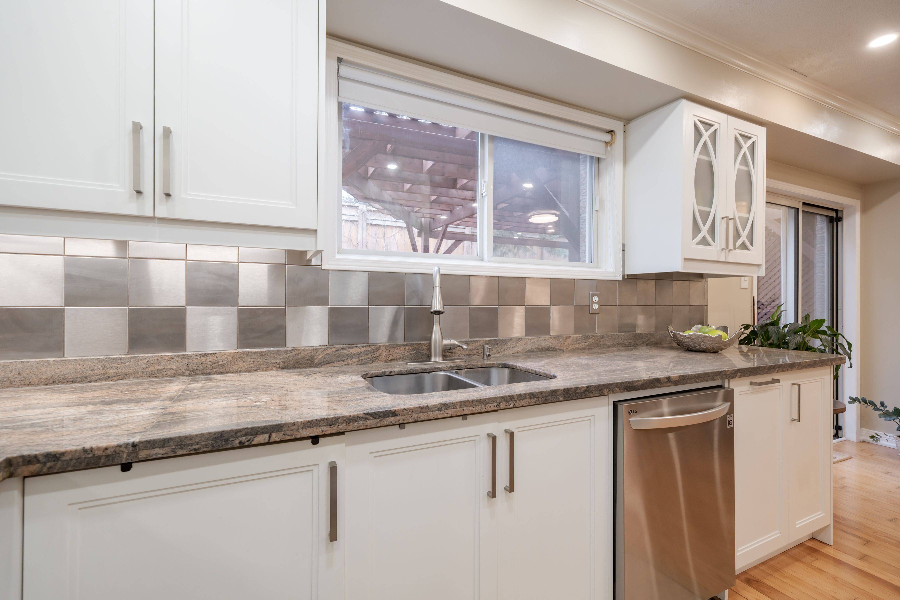 Newmarket, ON L3Y 8M8,370 Riddell CT #21