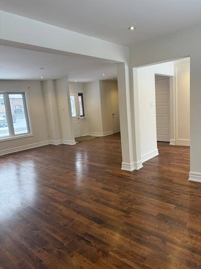 Newmarket, ON L3Y 5J5,913 Jacarandah DR