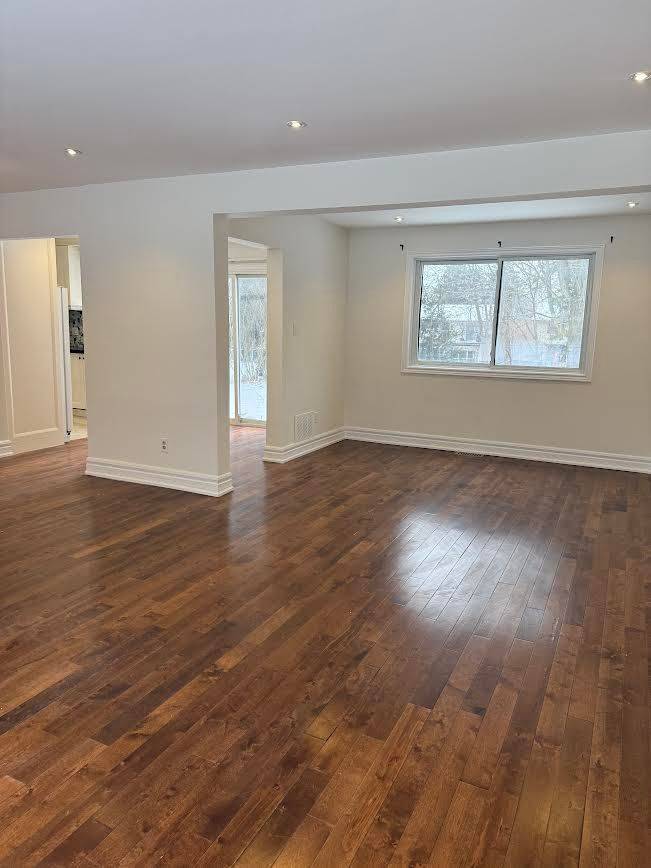 Newmarket, ON L3Y 5J5,913 Jacarandah DR