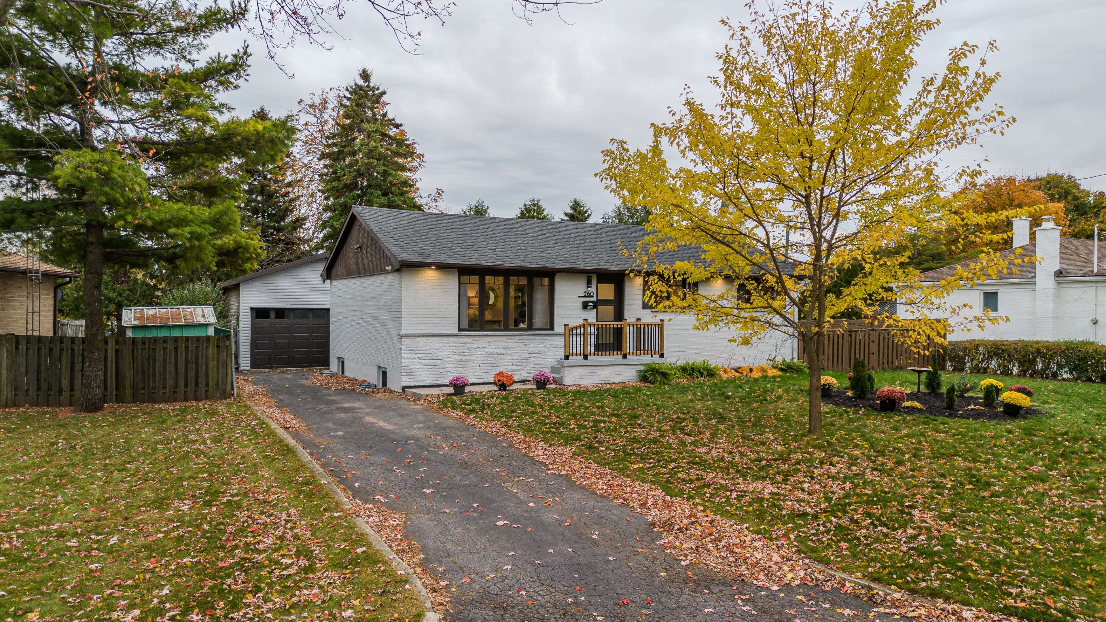 Burlington, ON L7L 3A3,260 Foxbar RD