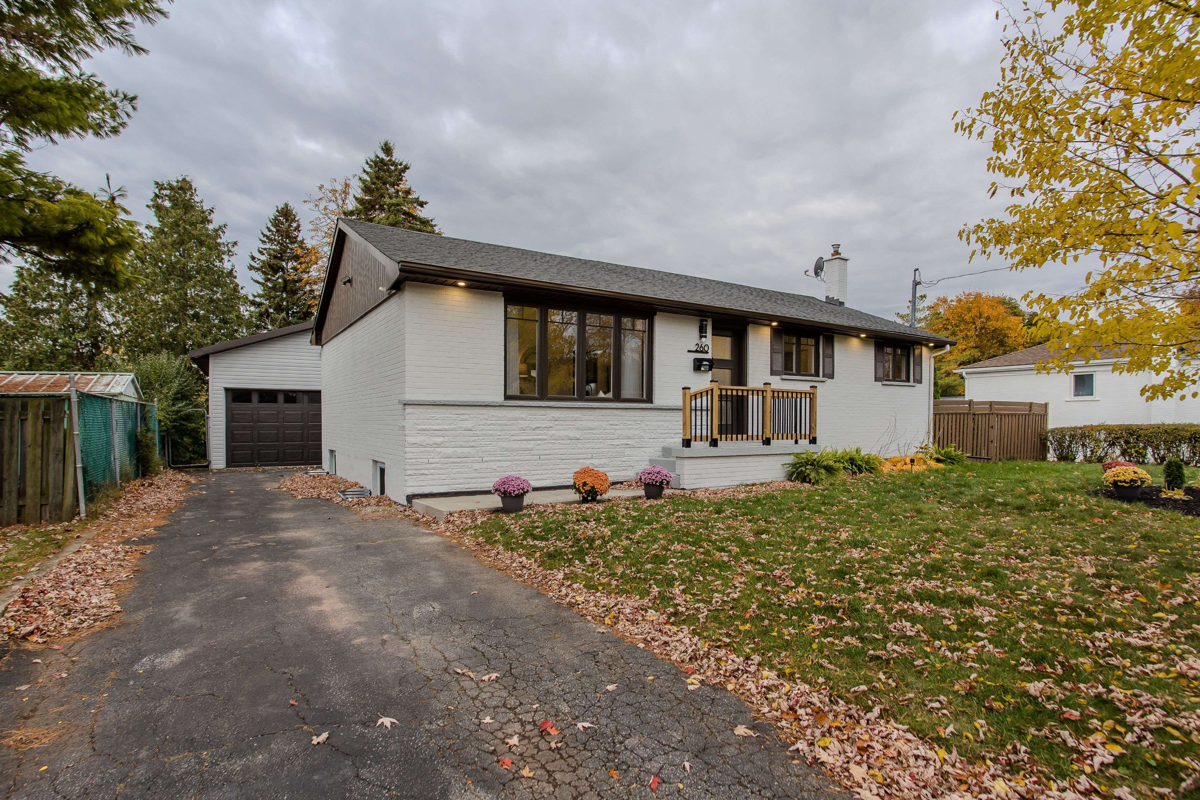 Burlington, ON L7L 3A3,260 Foxbar RD