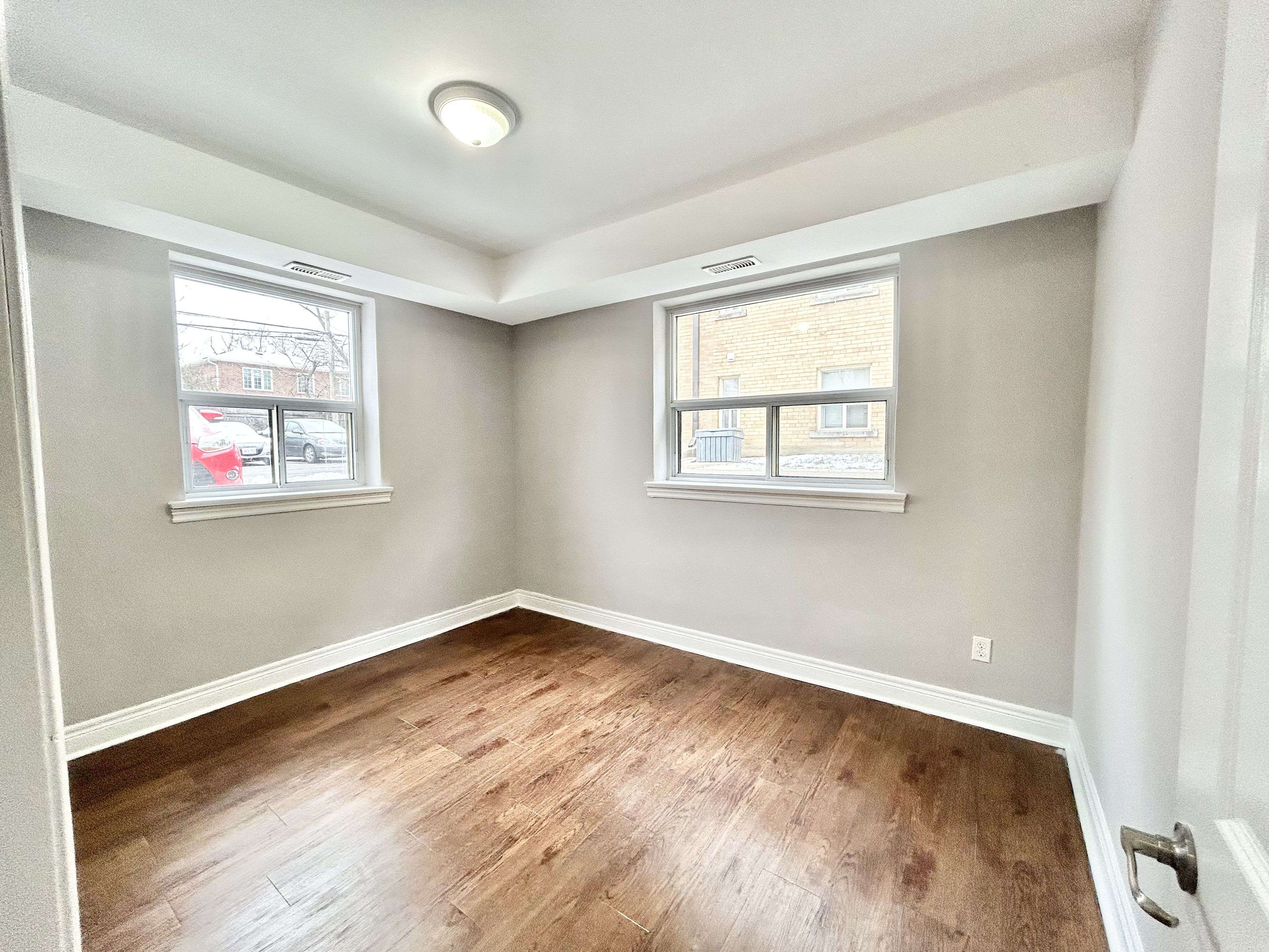 Toronto W06, ON M8V 3P9,90 Twenty Fifth ST #12