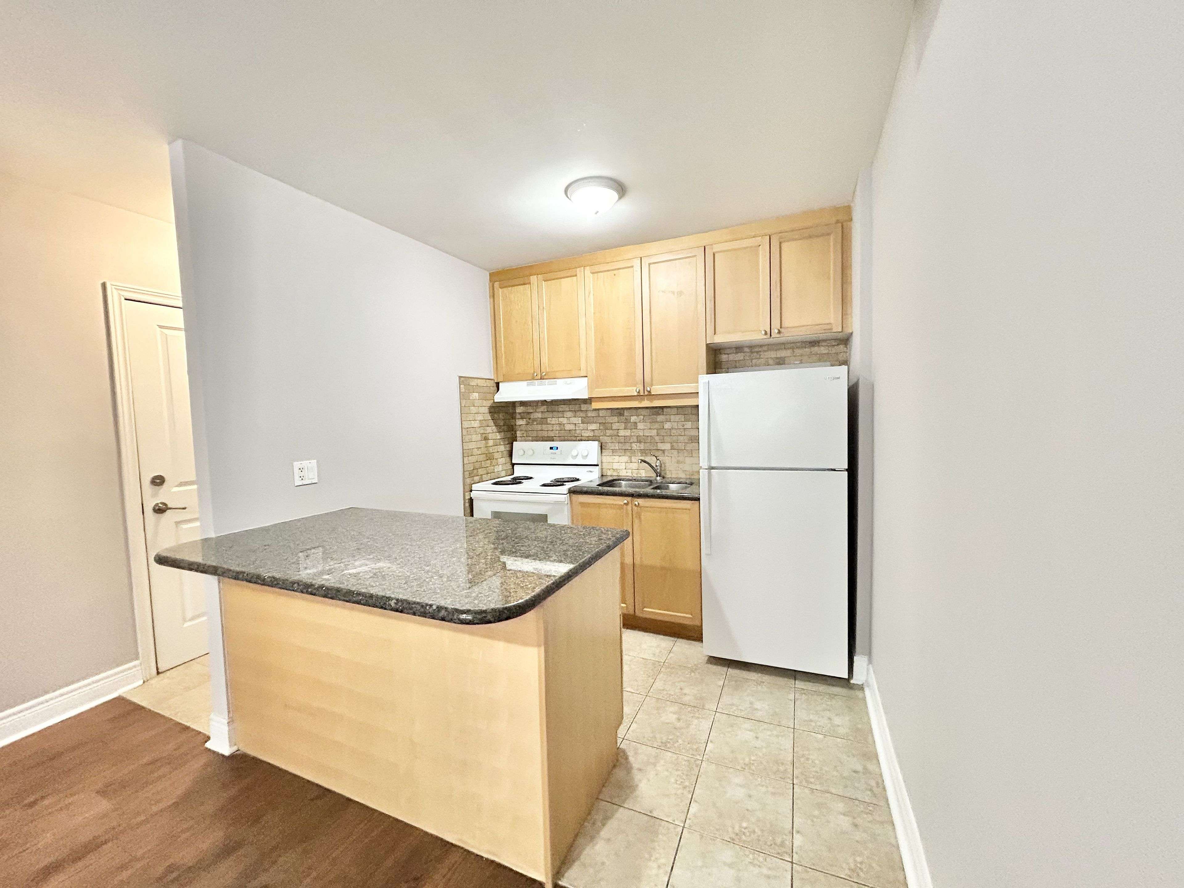 Toronto W06, ON M8V 3P9,90 Twenty Fifth ST #12