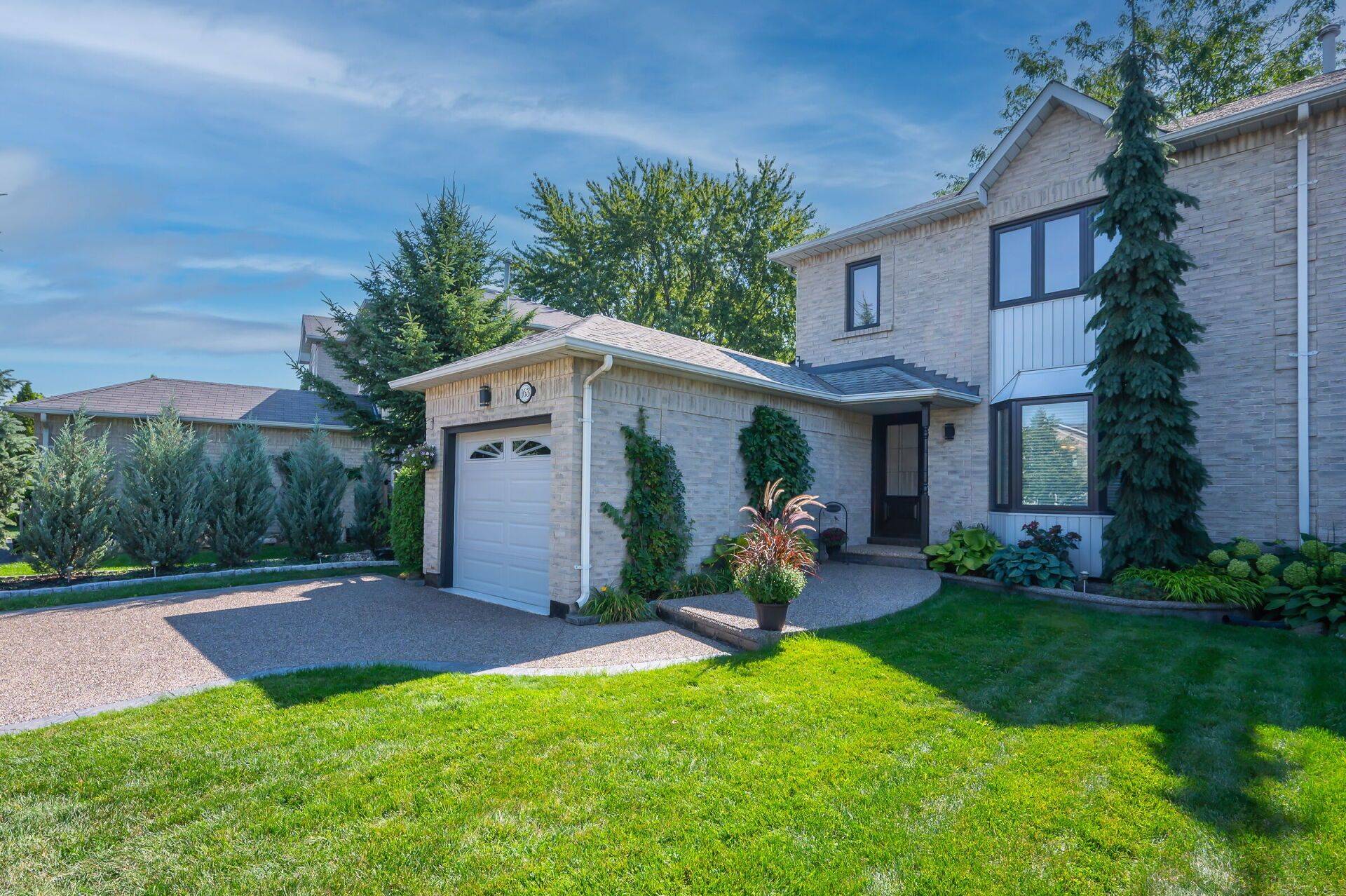 Oakville, ON L6H 5K3,163 Ross LN