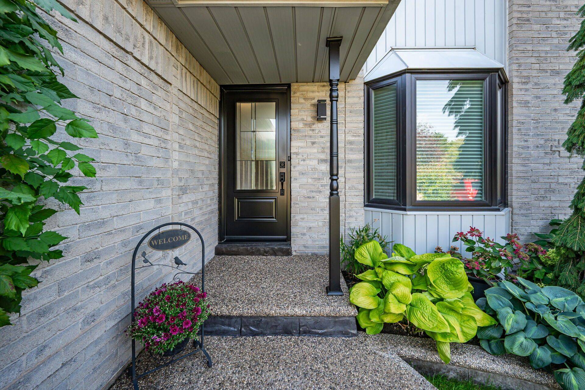 Oakville, ON L6H 5K3,163 Ross LN