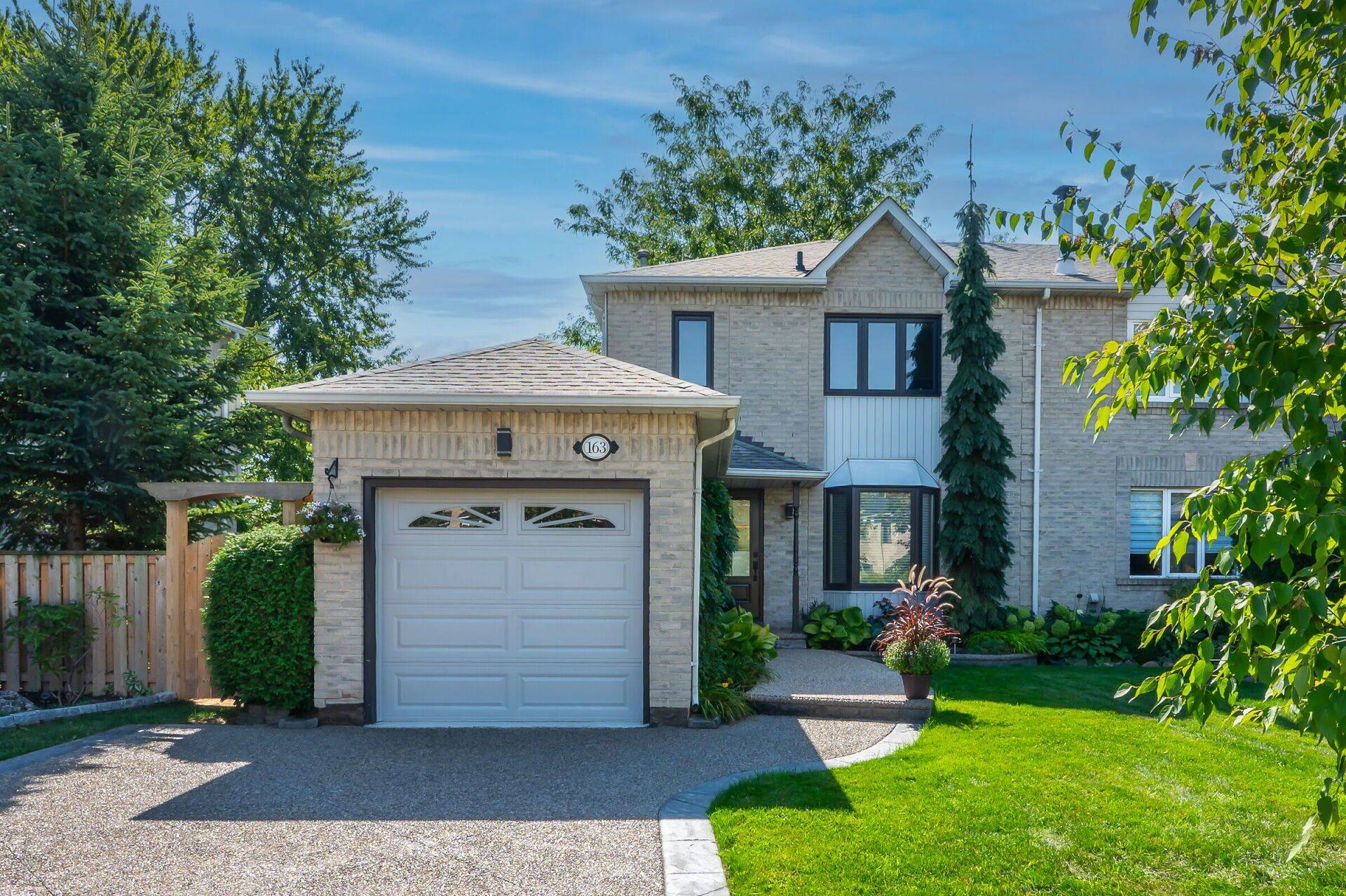 Oakville, ON L6H 5K3,163 Ross LN