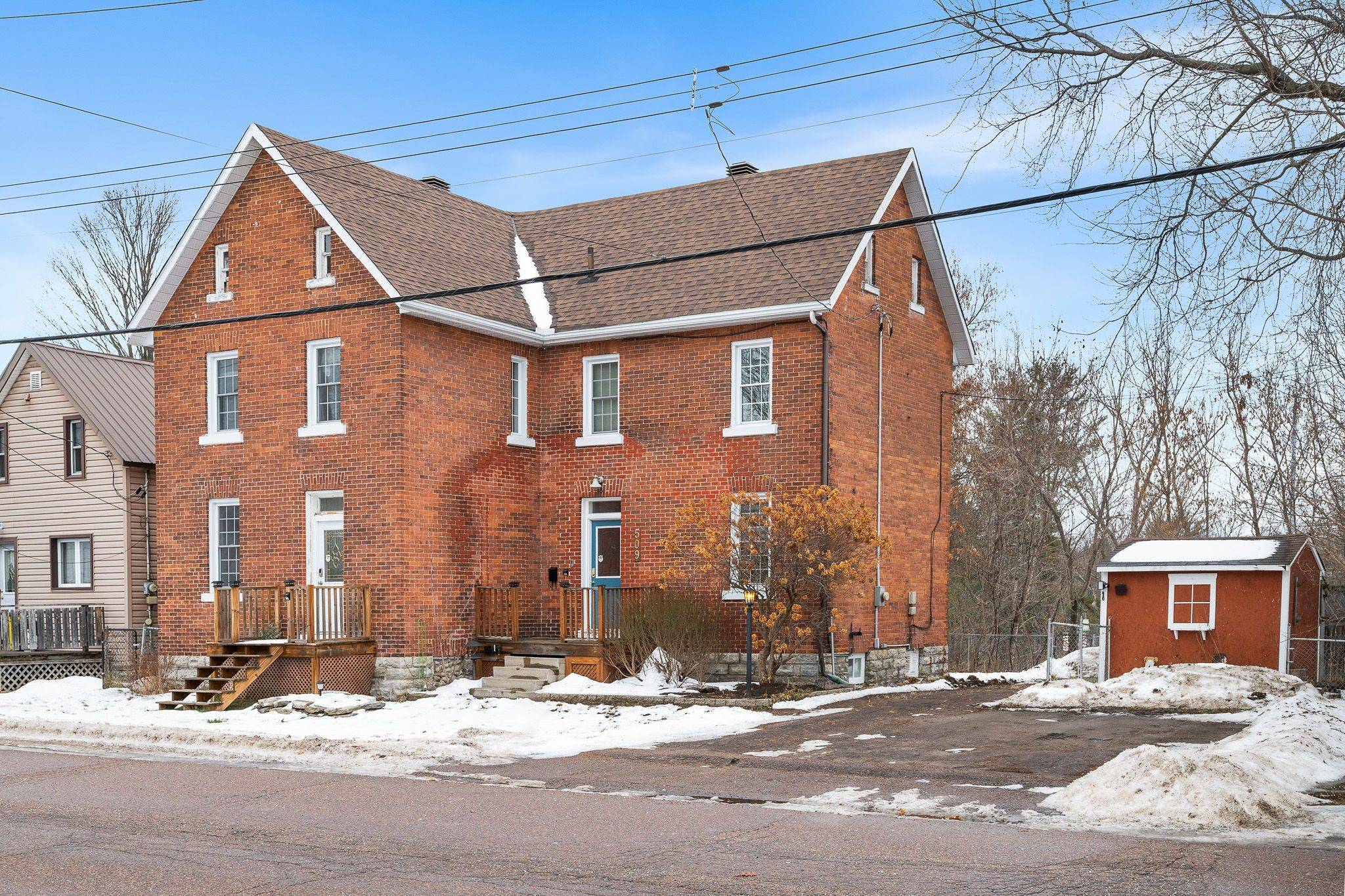 Pembroke, ON K8A 3Y2,509 Moffat ST