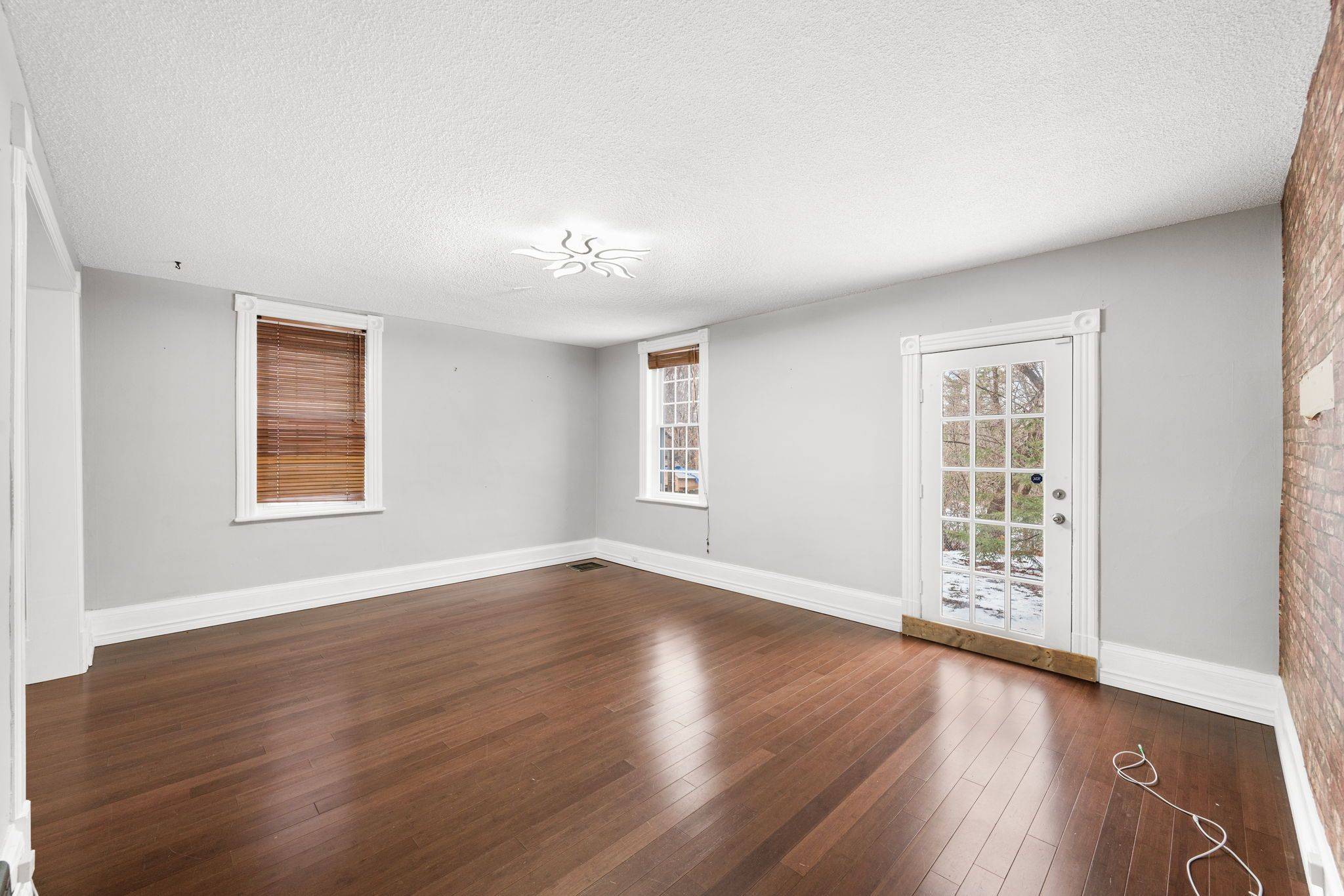 Pembroke, ON K8A 3Y2,509 Moffat ST