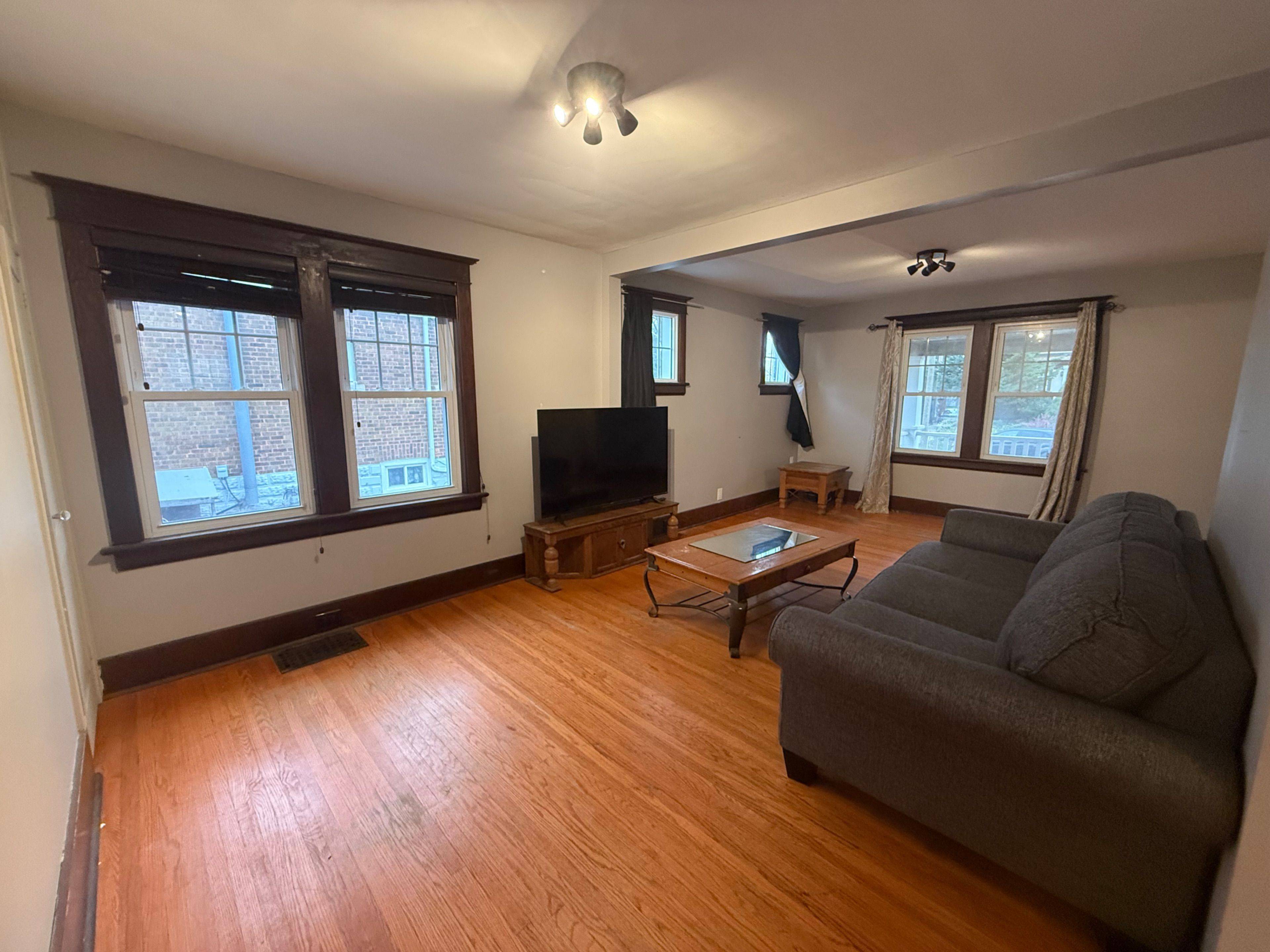 Niagara Falls, ON L2G 4J2,6226 Pine Grove AVE