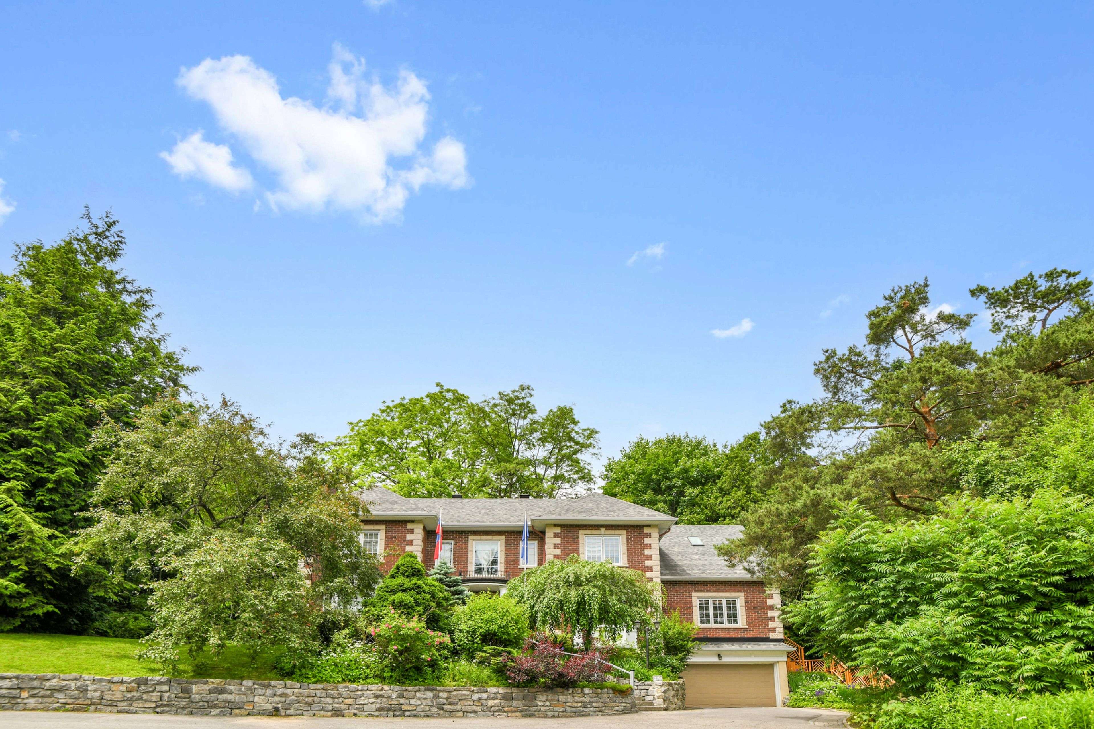 Rockcliffe Park, ON K1M 0Y7,211 Northcote PL