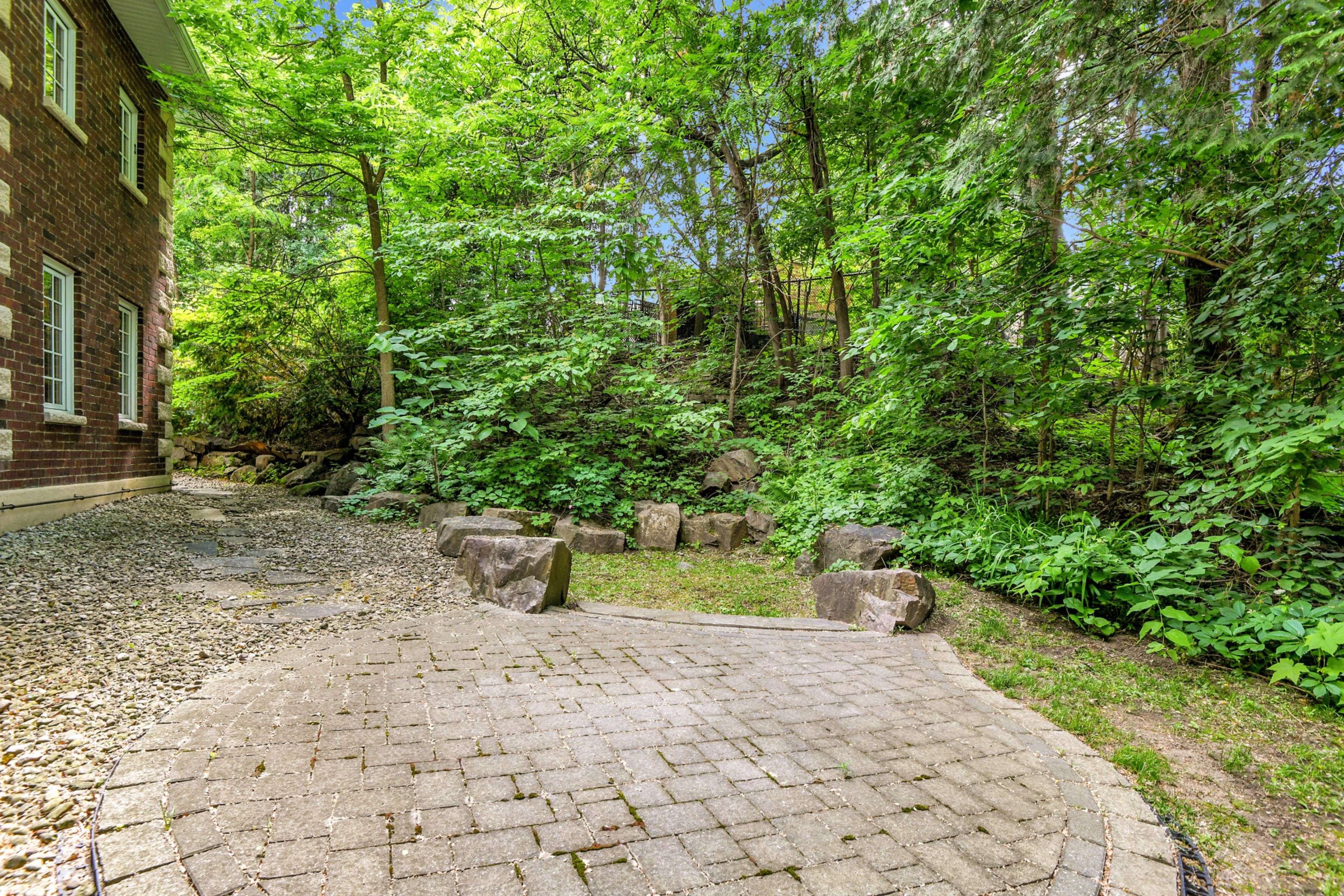 Rockcliffe Park, ON K1M 0Y7,211 Northcote PL