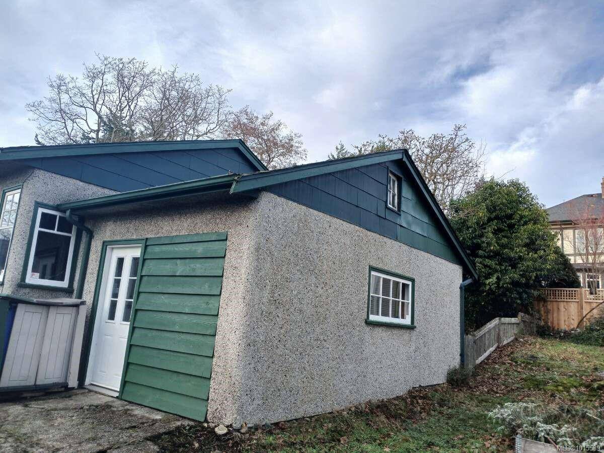 Oak Bay, BC V8R 1M1,2120 Byron St