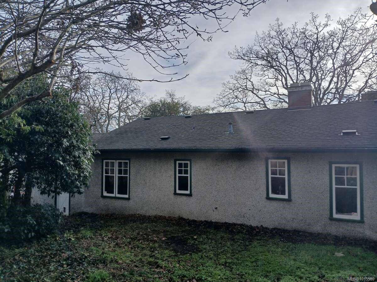 Oak Bay, BC V8R 1M1,2120 Byron St