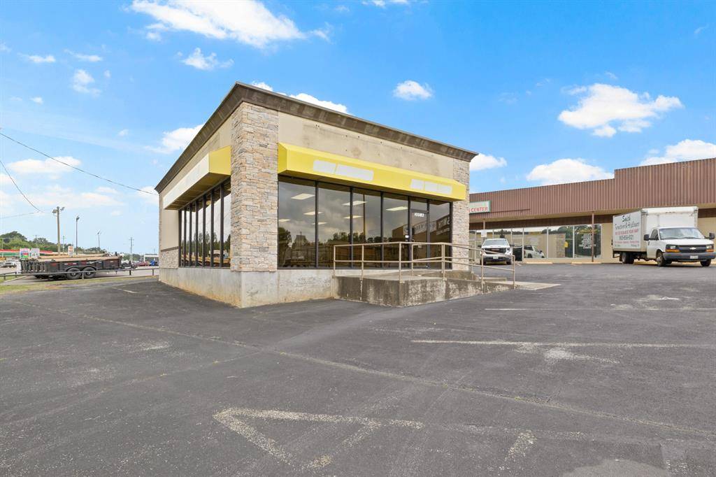 Pittsburg, TX 75686,305-A S Greer