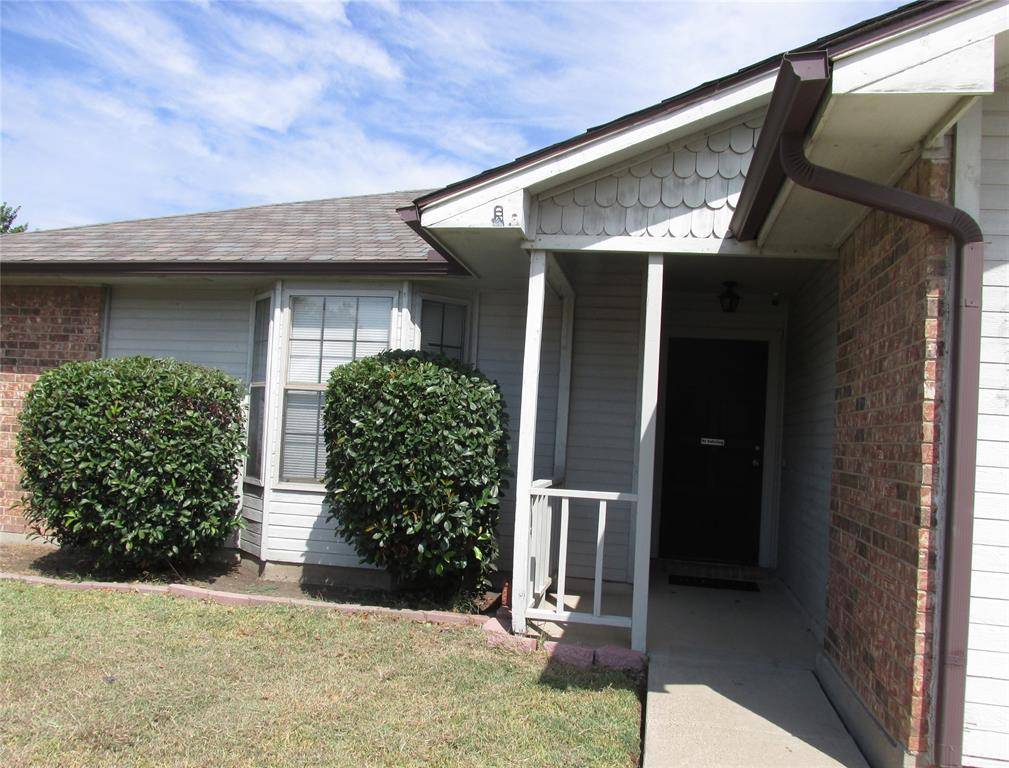 Grand Prairie, TX 75052,2614 Carrington Lane