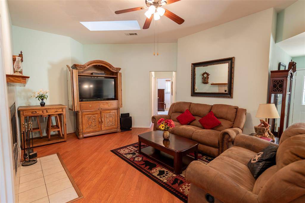 Scroggins, TX 75480,111 King James