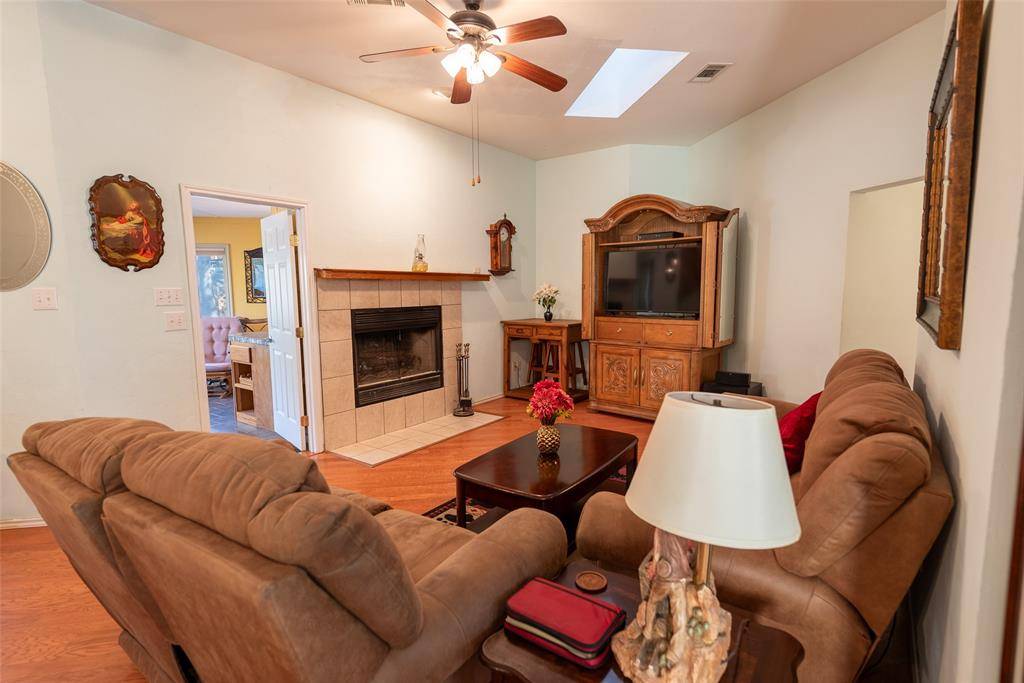 Scroggins, TX 75480,111 King James