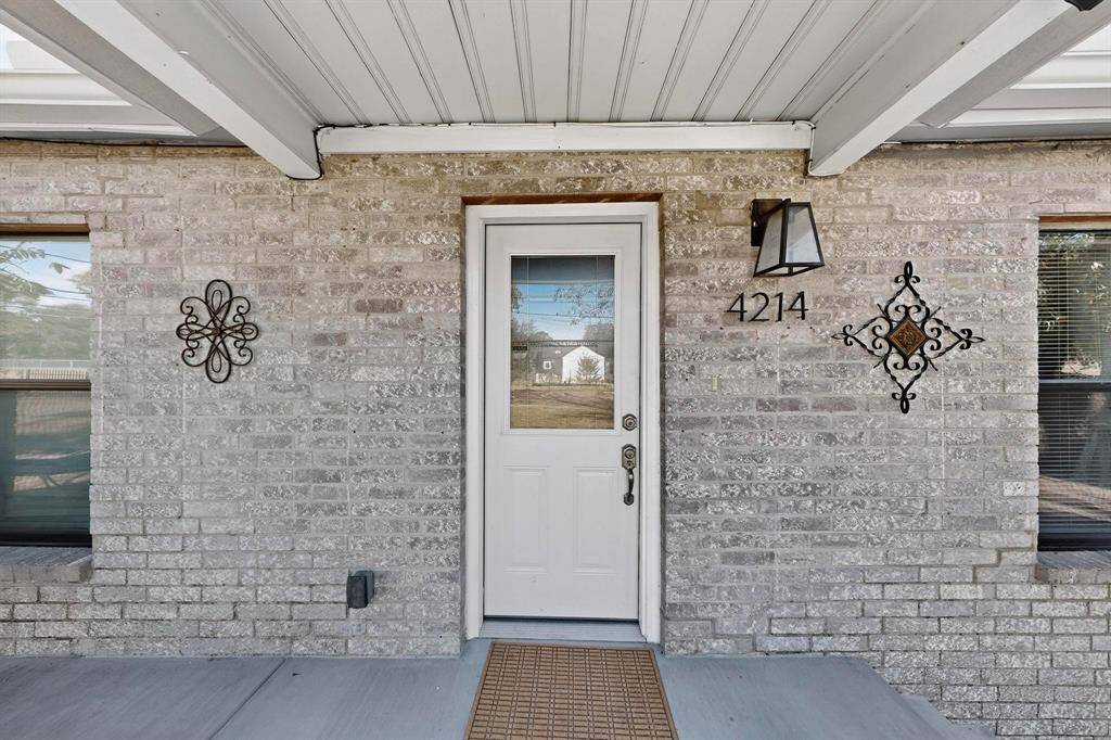 Dallas, TX 75211,4214 Falls Drive