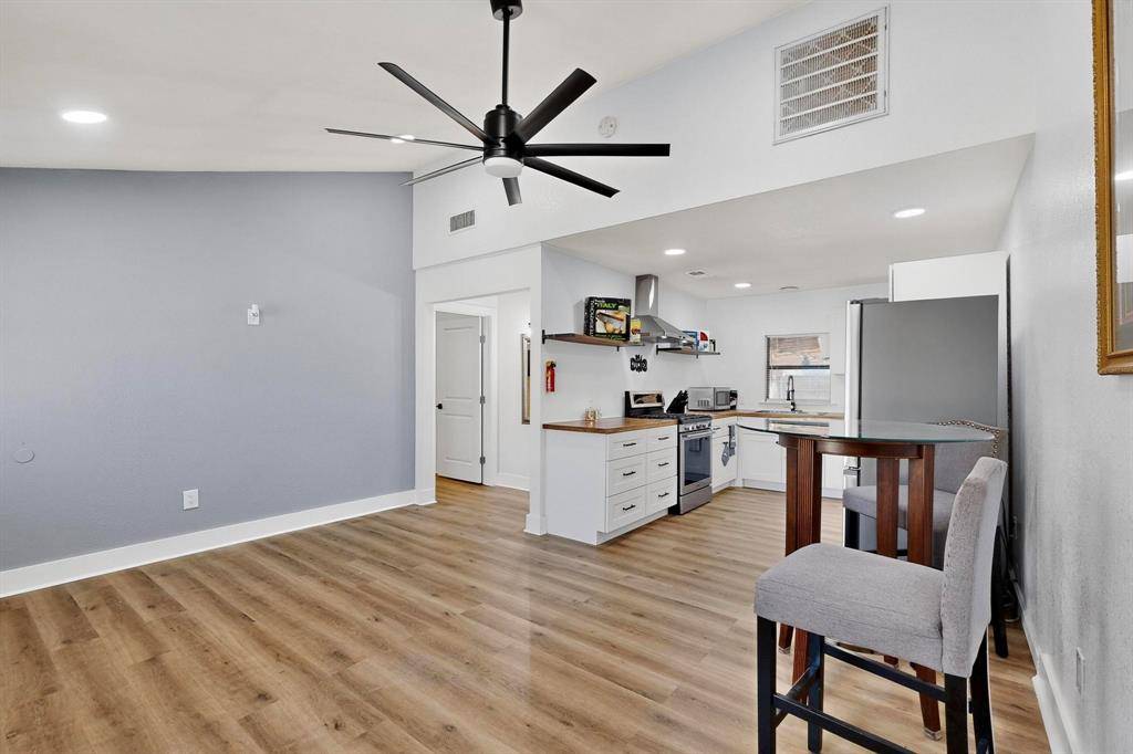 Dallas, TX 75211,4214 Falls Drive