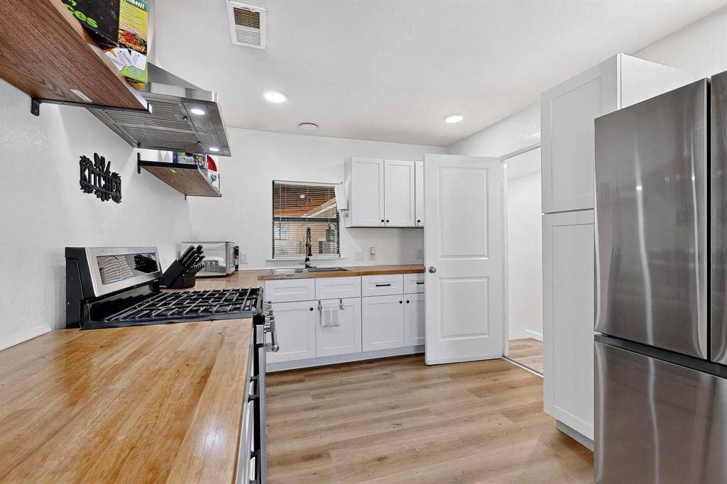 Dallas, TX 75211,4214 Falls Drive