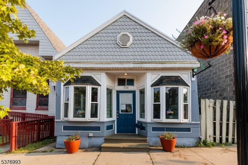 Phillipsburg Town, NJ 08865,324 S Main St