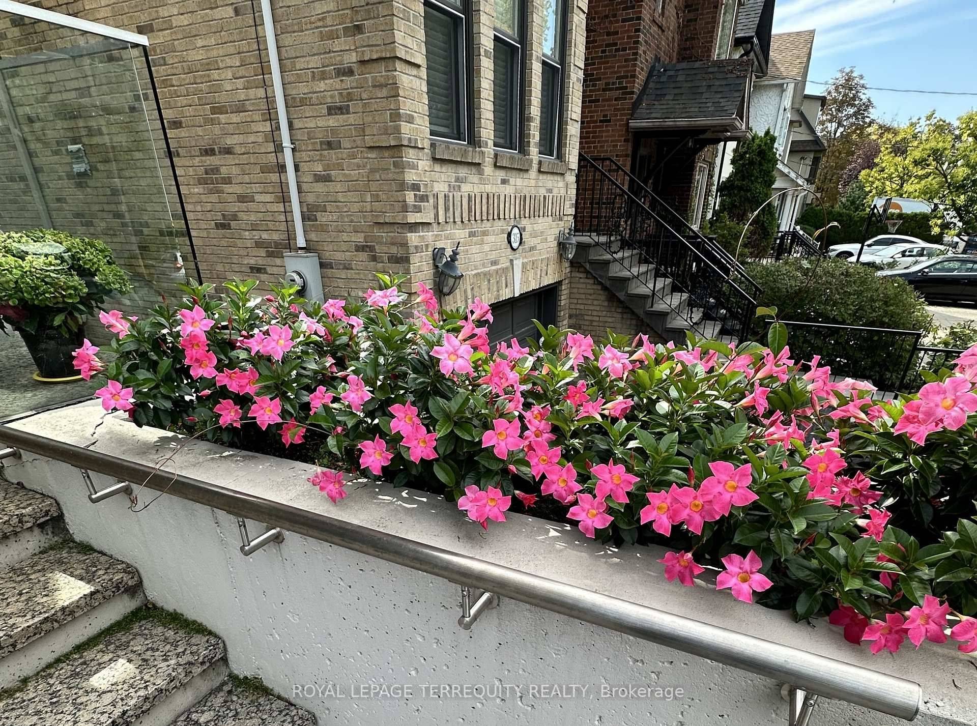 Toronto C10, ON M4P 2A4,317 Keewatin AVE