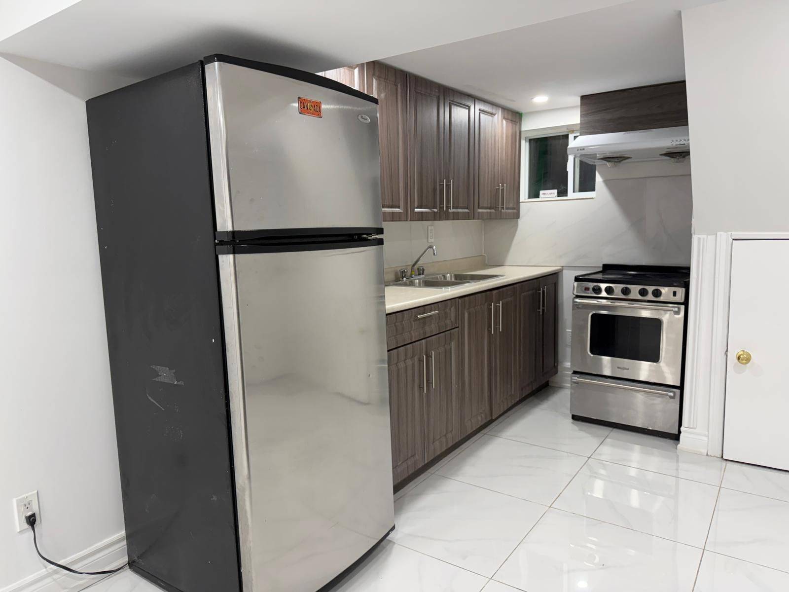 Toronto E08, ON M1M 1N6,2913 Kingston RD