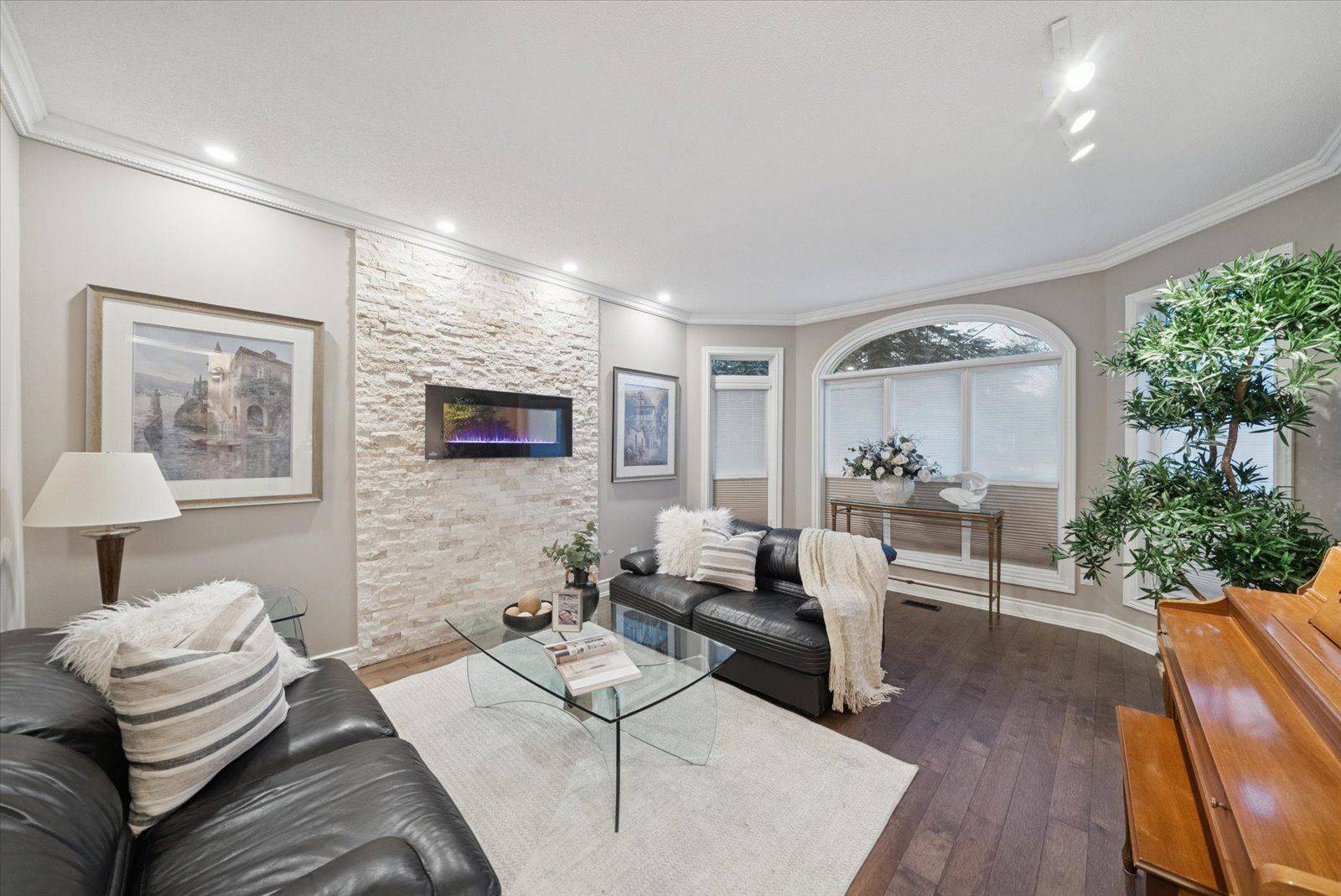 Ajax, ON L1T 3K2,25 Sayor DR