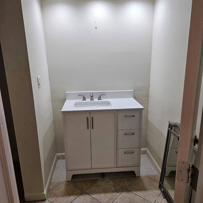 Lauderdale Lakes, FL 33313,4848 NW 24th Ct #112