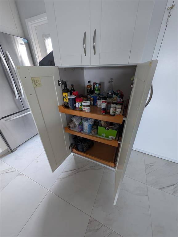 Hallandale Beach, FL 33009,3209 S Ocean Dr #4E